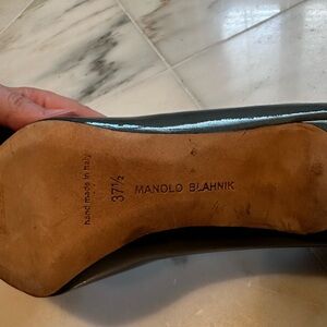 Manolo Blahnik Gray shiny patent heels 37.5